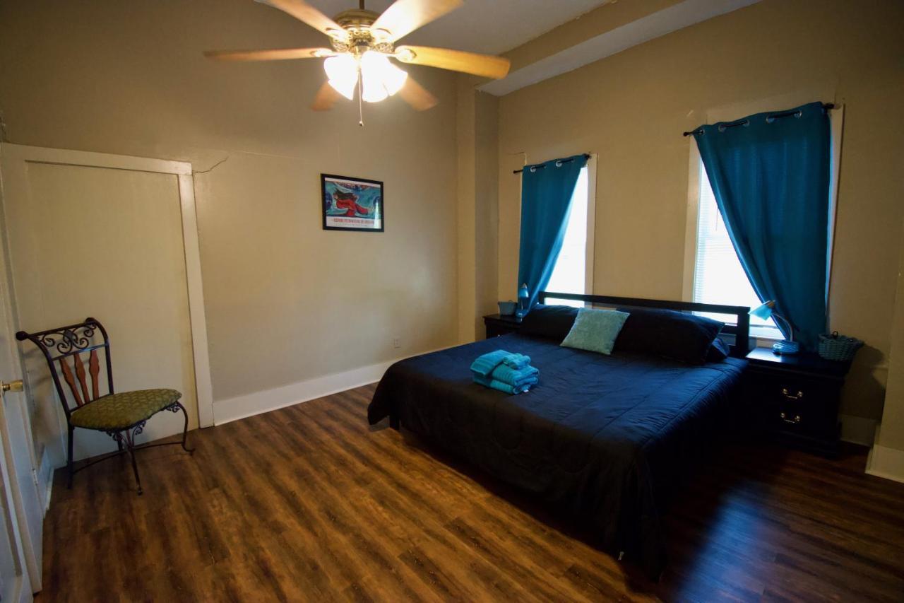 Cajun Hostel Downtown Лафаєт Екстер'єр фото